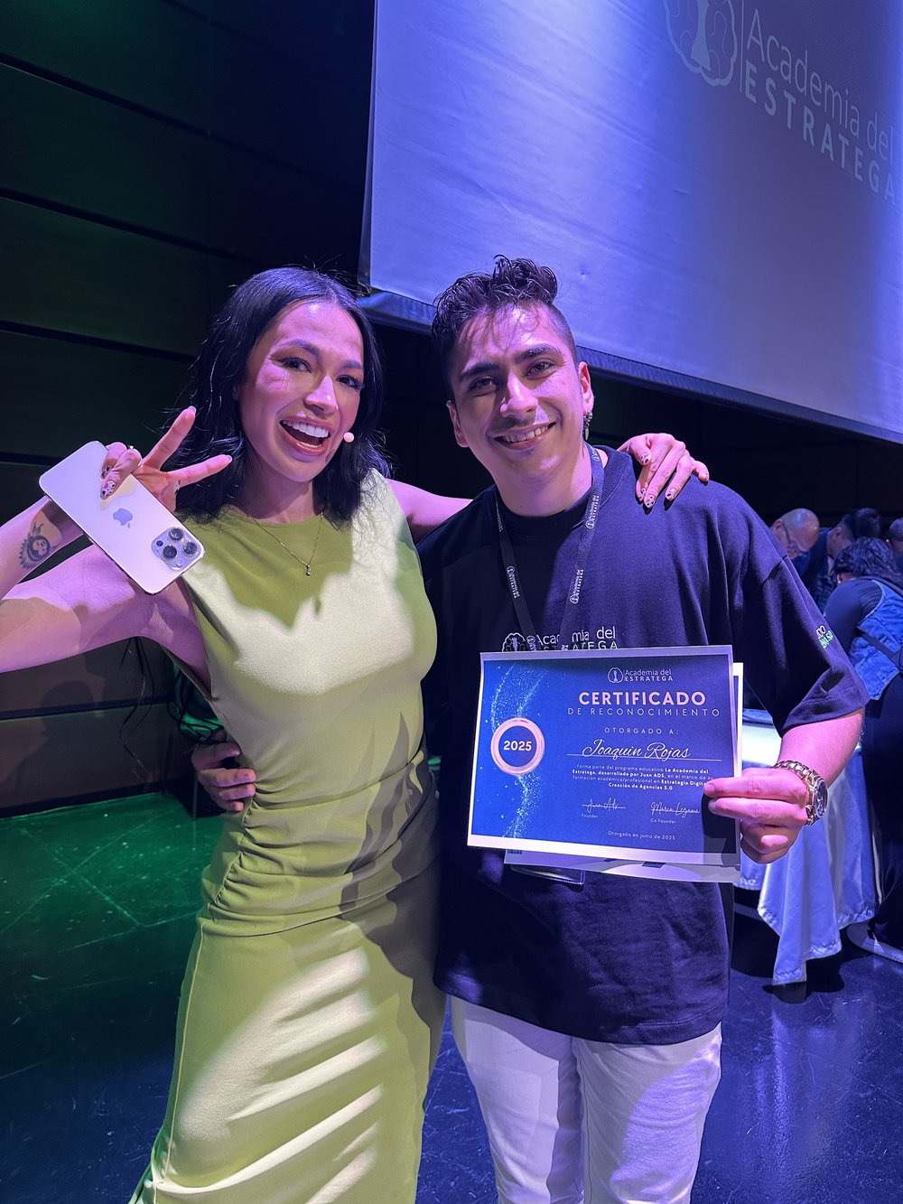 Certificado 2025 con Mónica